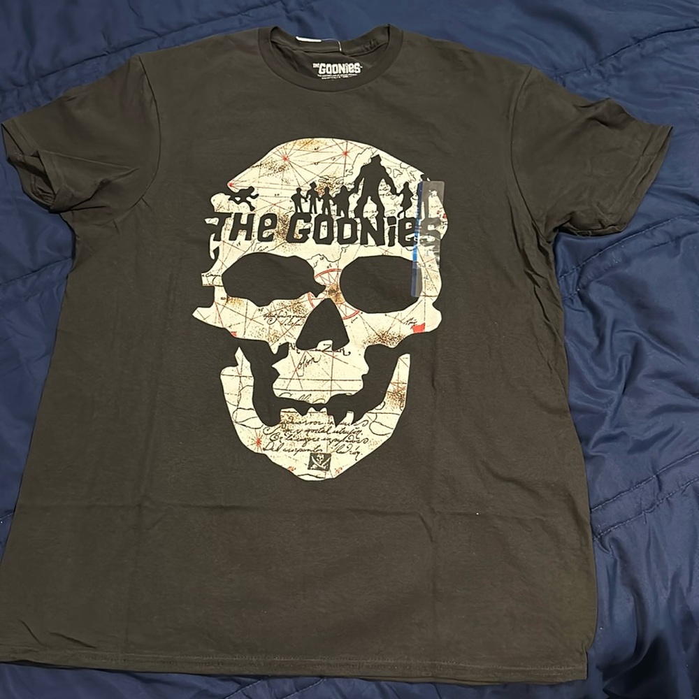 Black t-shirt, cotton material, t-shirt from the goonies movie